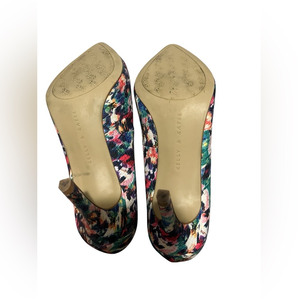 Size 8 Kelly & Katie Multicolor Pointed Toe Pumps - Picture 8 of 9